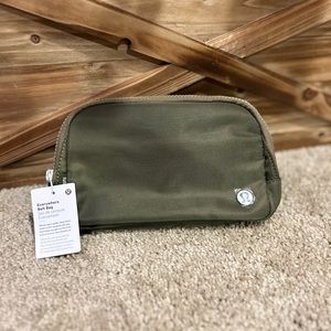 Everywhere Belt Bag 1L Medium Olive
